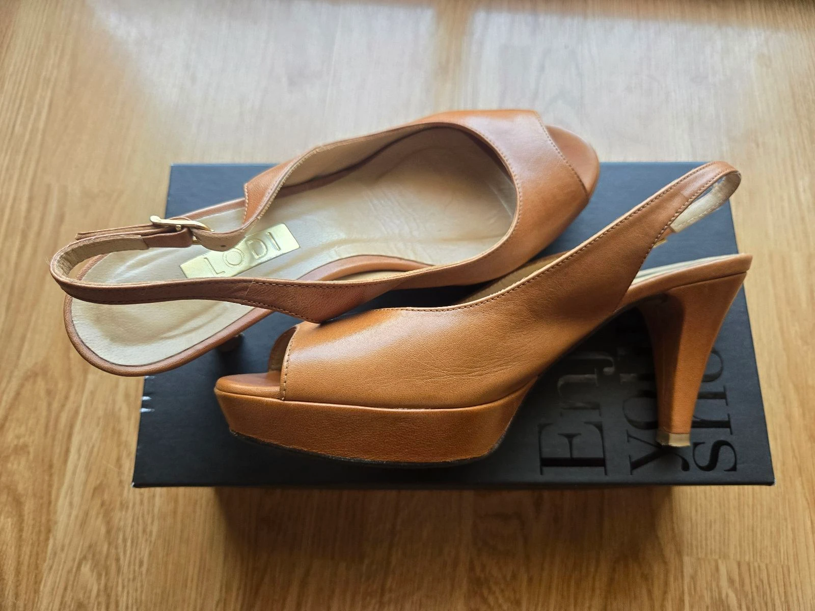 Peep toe de Lodi. Talla 37